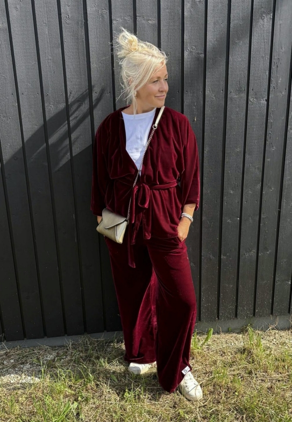 Vabaajapüksid "Lisette", tumepunane samet - Image 2