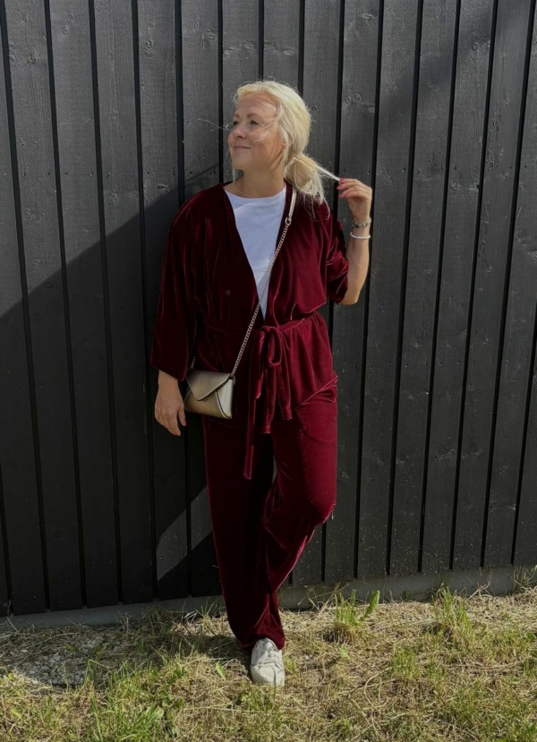 Vabaajapüksid "Lisette", tumepunane samet