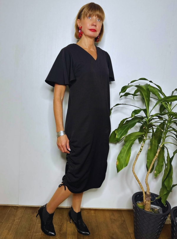Kroogitud külgedega kleit "Kristin", laiade lühikeste varrukatega, must - Image 7