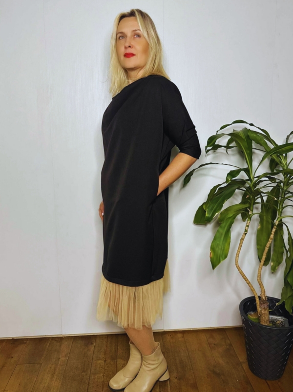 Nahkhiirevarrukatega tülliga kleit “Keili”, must - Image 4