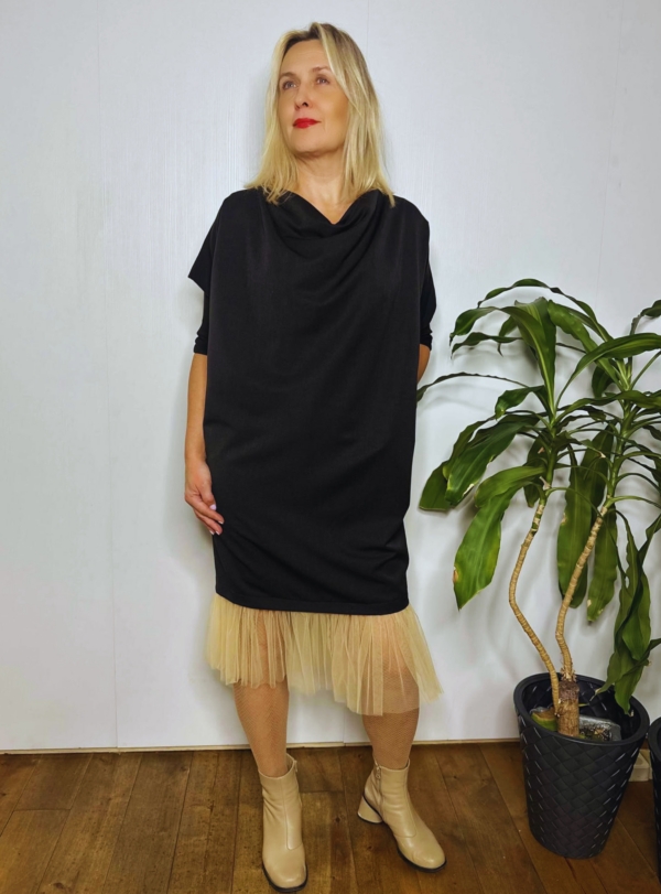 Nahkhiirevarrukatega tülliga kleit “Keili”, must - Image 5